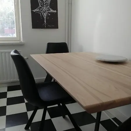Parvekkeellinen Huoneisto Rantabulevardilla, 1-4 Hengelle Nyslott