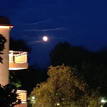 Parvekkeellinen Rantabulevardilla, 1-4 Hengelle Apartment *