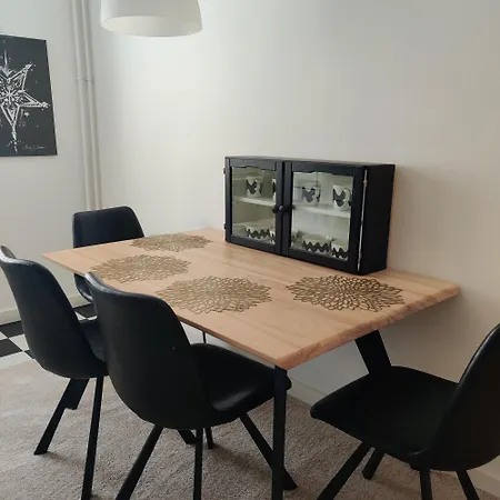 Parvekkeellinen Rantabulevardilla, 1-4 Hengelle Appartement